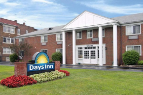  Days Inn by Wyndham Cleveland Lakewood  Лейквуд